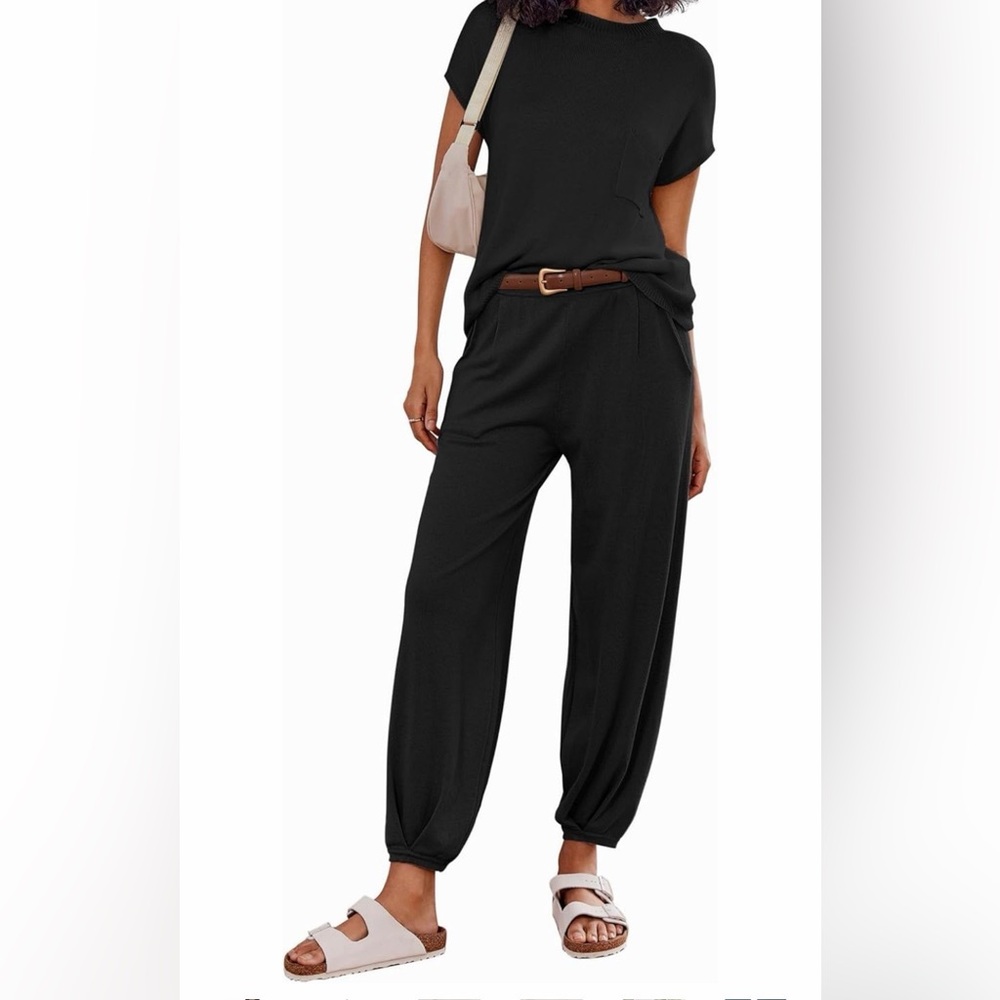 NWT Women's knit light weight matching travel set E10